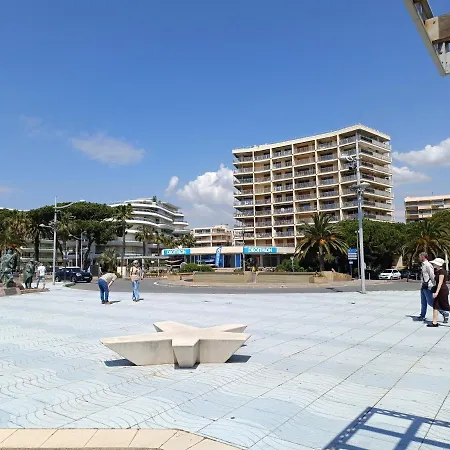 A 50 Metres De La * Frejus
